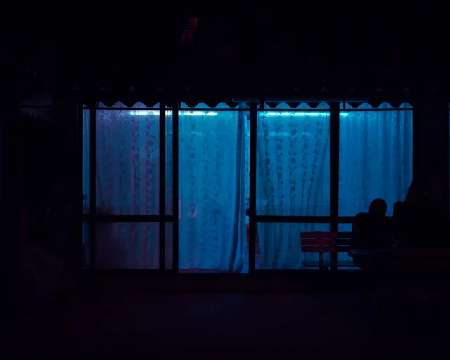 Una finestra blu nella notte