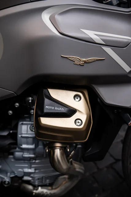 Dettaglio del motore e del serbatoio Moto Guzzi